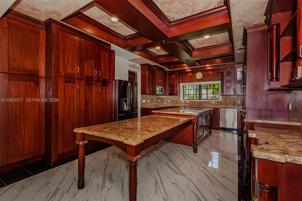 674 Ocean Blvd Golden Beach, FL 33160