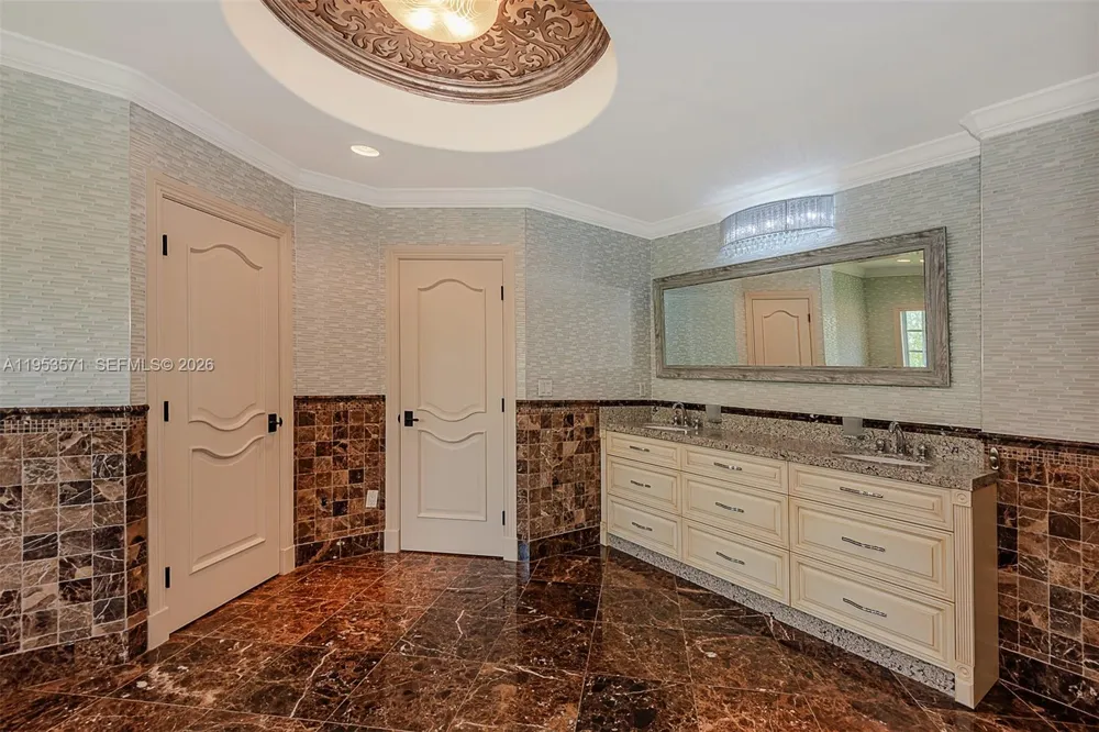 674 Ocean Blvd Golden Beach, FL 33160