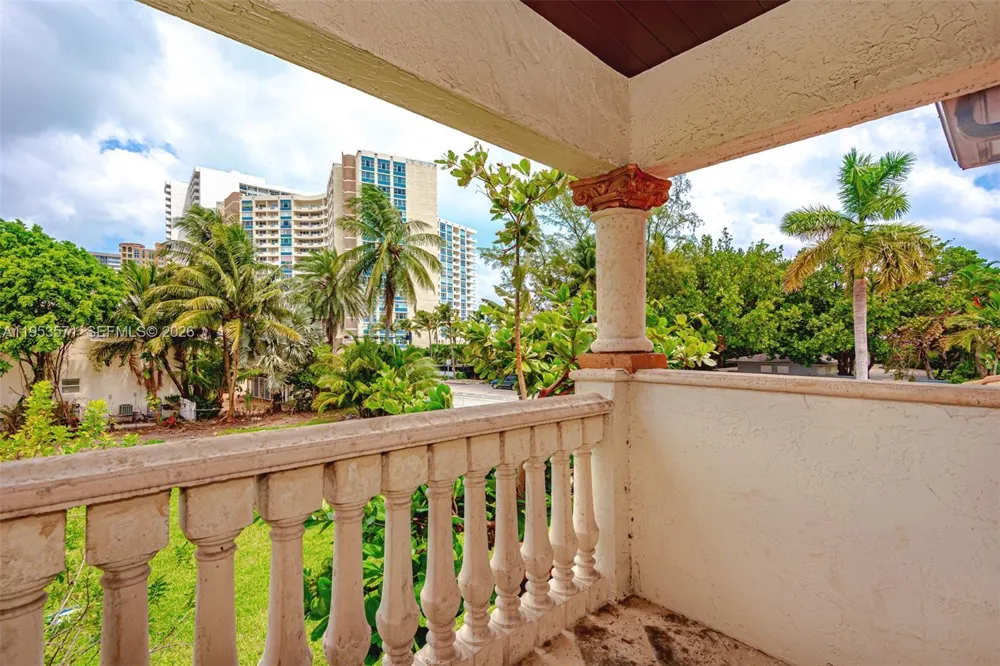 674 Ocean Blvd Golden Beach, FL 33160
