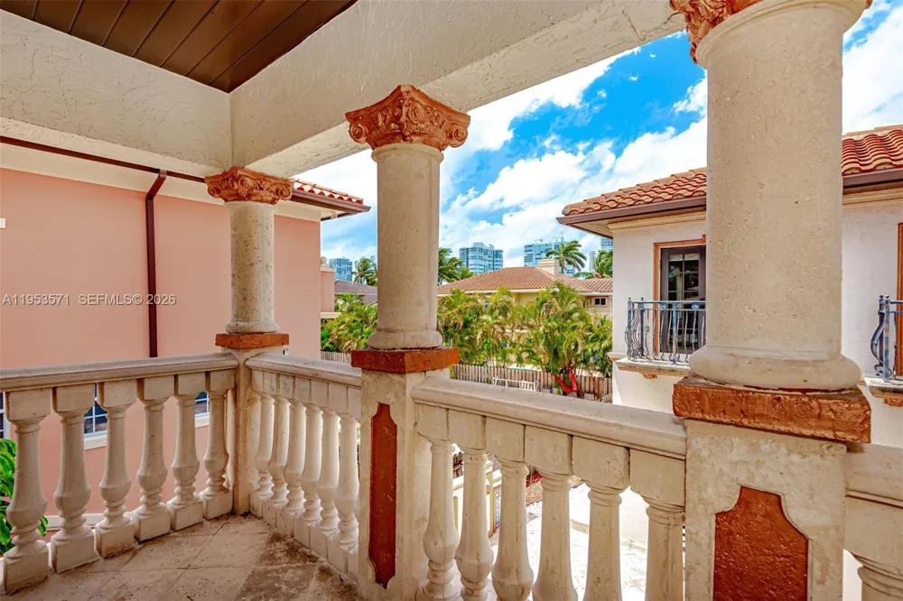 674 Ocean Blvd Golden Beach, FL 33160