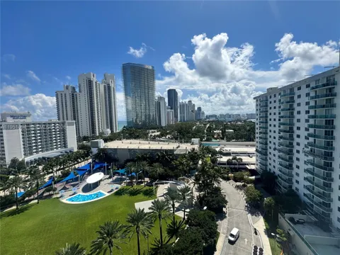 19370 Collins Ave #1427