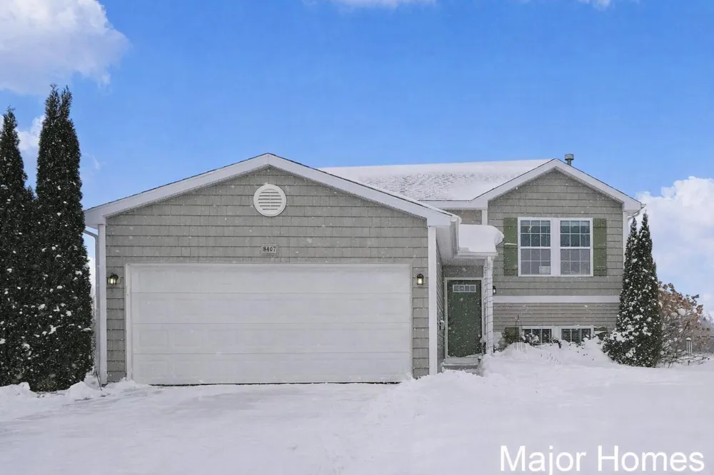 8407 Pebble Drive NE