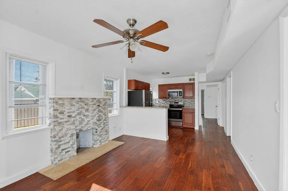 1011 W Lakewood Road