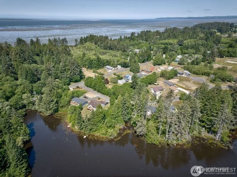 4 Sunrise Lane South Bend, WA 98586