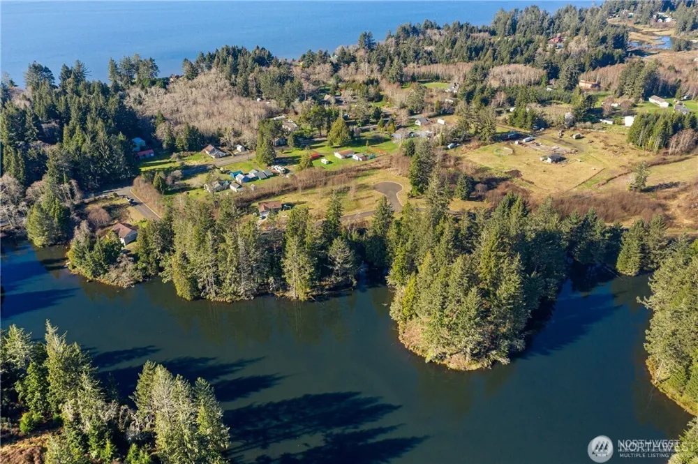 4 Sunrise Lane South Bend, WA 98586
