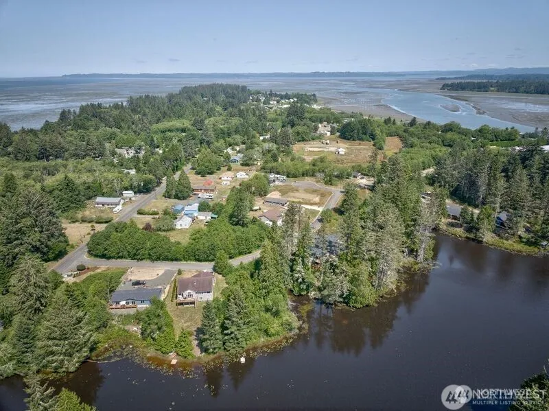 4 Sunrise Lane South Bend, WA 98586