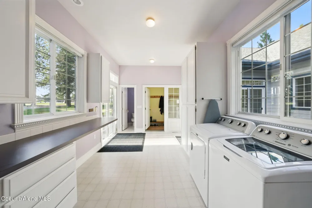 25929 E Idaho Pines Lane Newman Lake, WA 99025