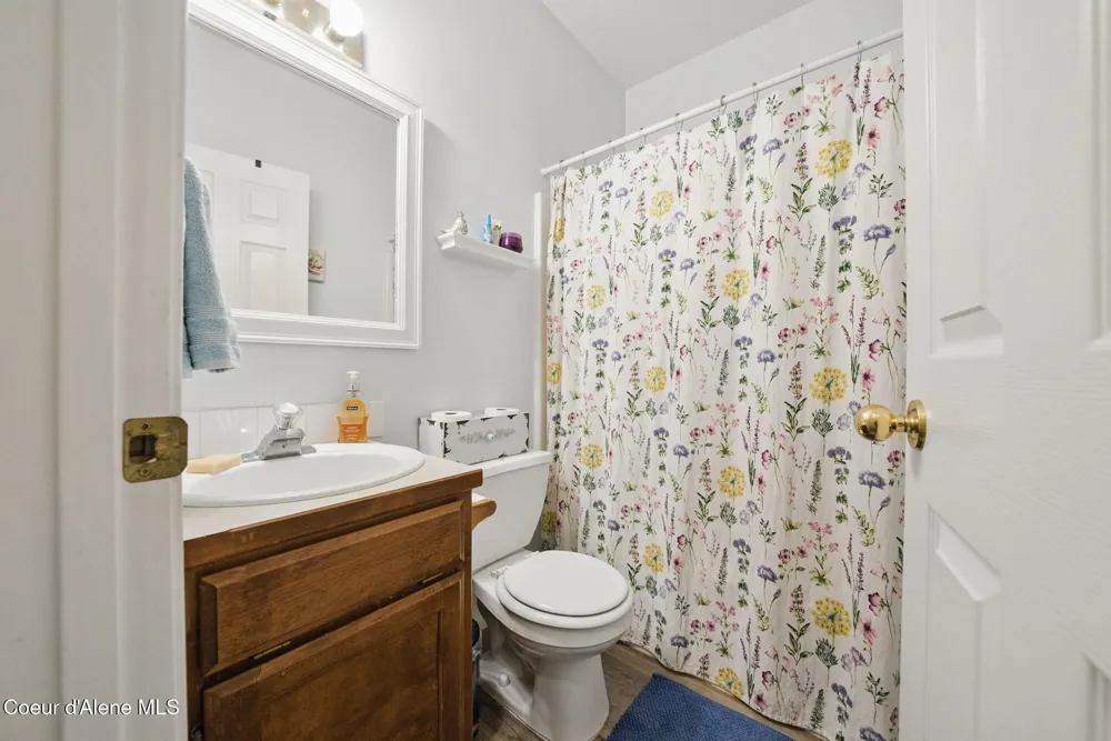 25929 E Idaho Pines Lane Newman Lake, WA 99025