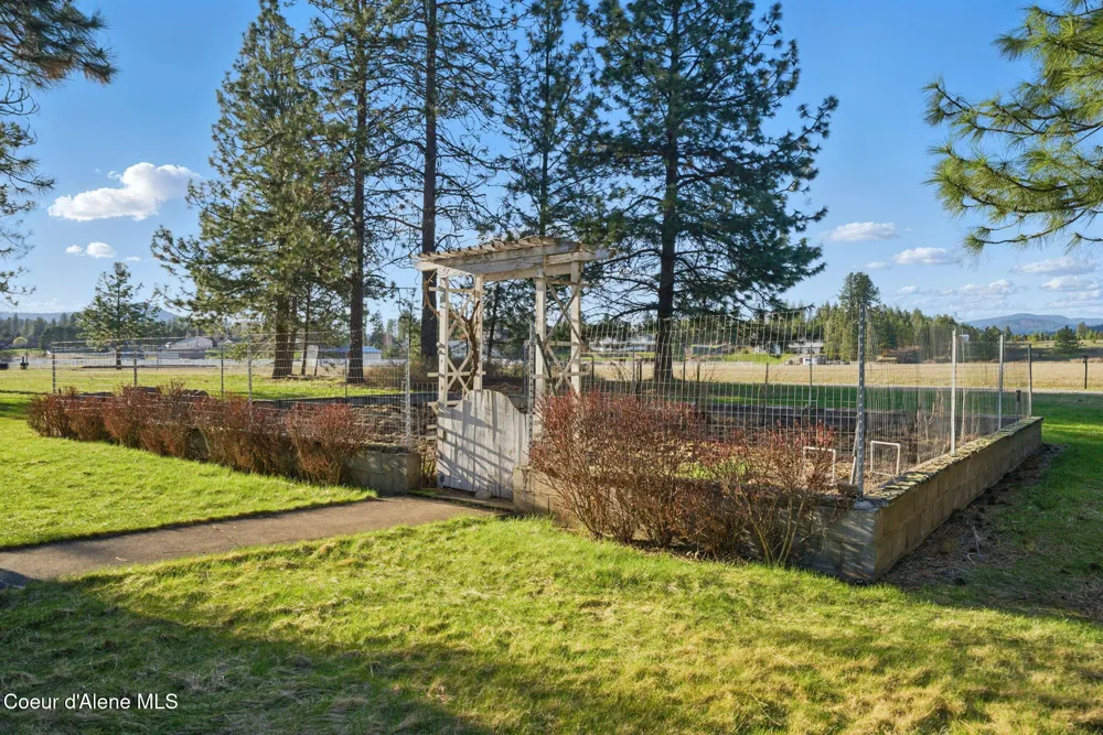 25929 E Idaho Pines Lane Newman Lake, WA 99025
