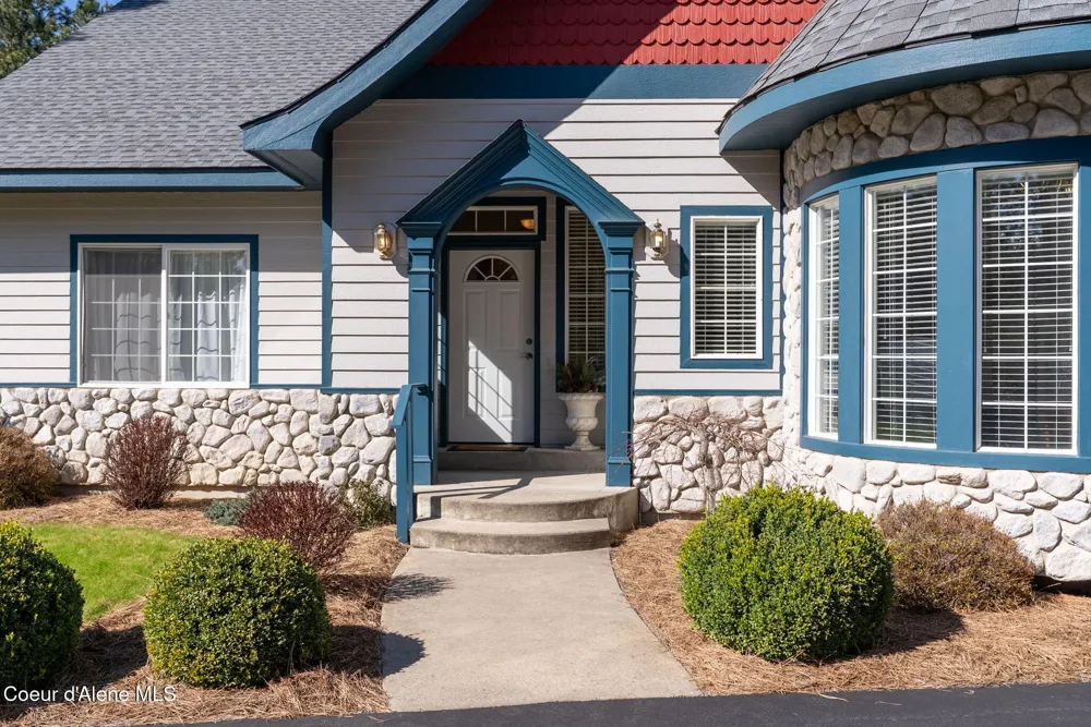 25929 E Idaho Pines Lane Newman Lake, WA 99025