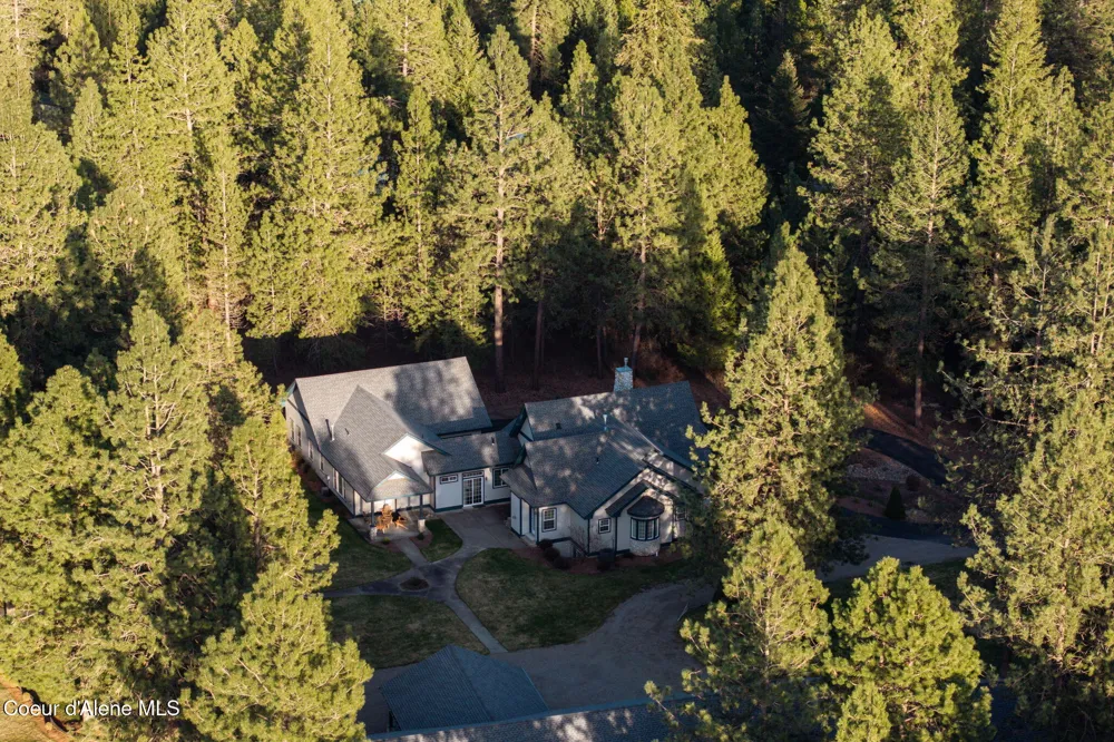 25929 E Idaho Pines Lane Newman Lake, WA 99025