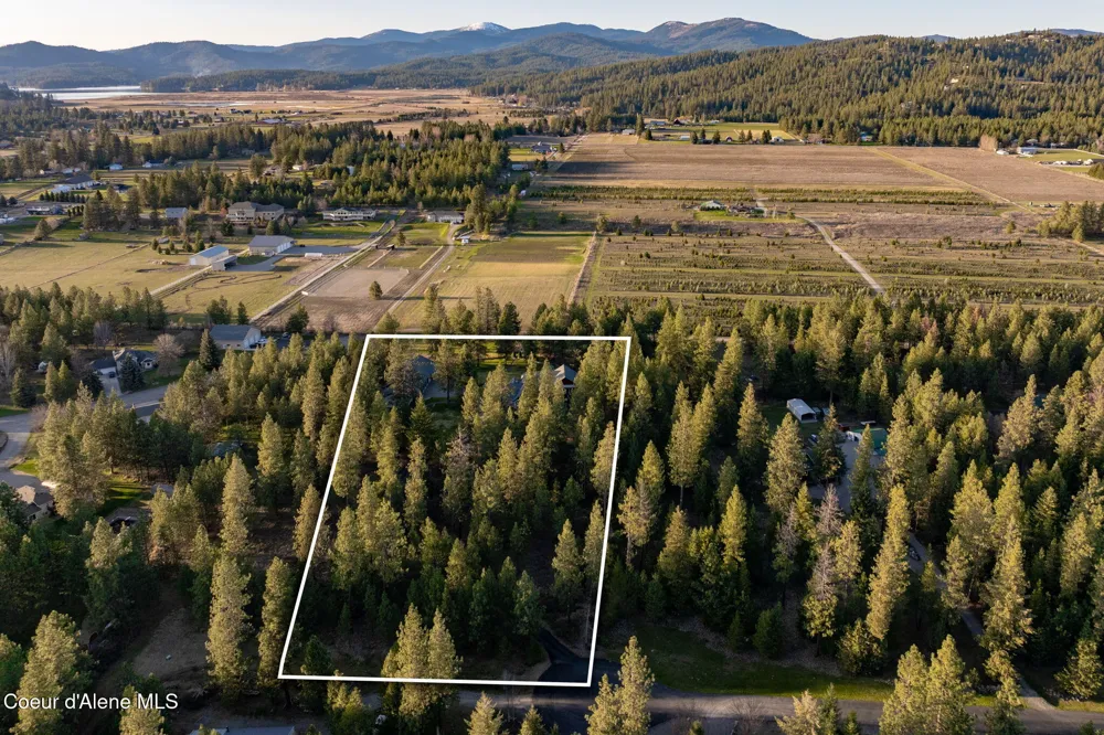 25929 E Idaho Pines Lane Newman Lake, WA 99025