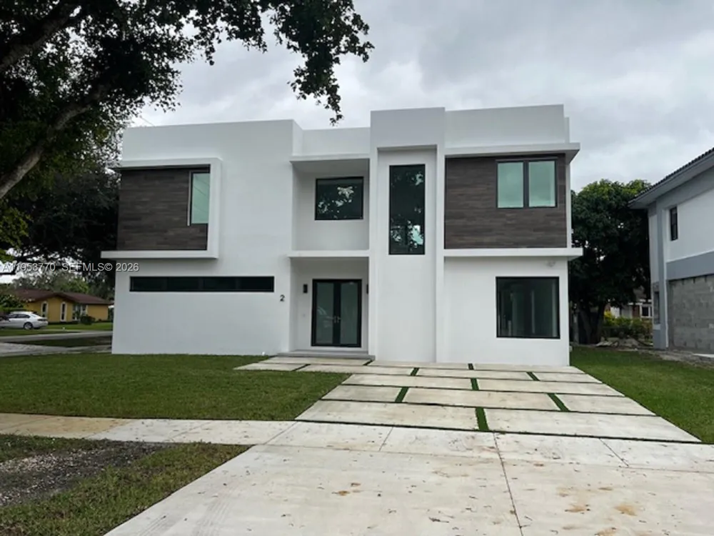 2 Hough Dr Miami Springs, FL 33166
