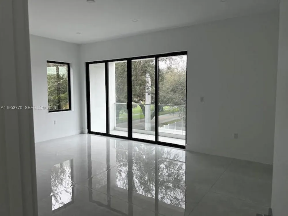 2 Hough Dr Miami Springs, FL 33166