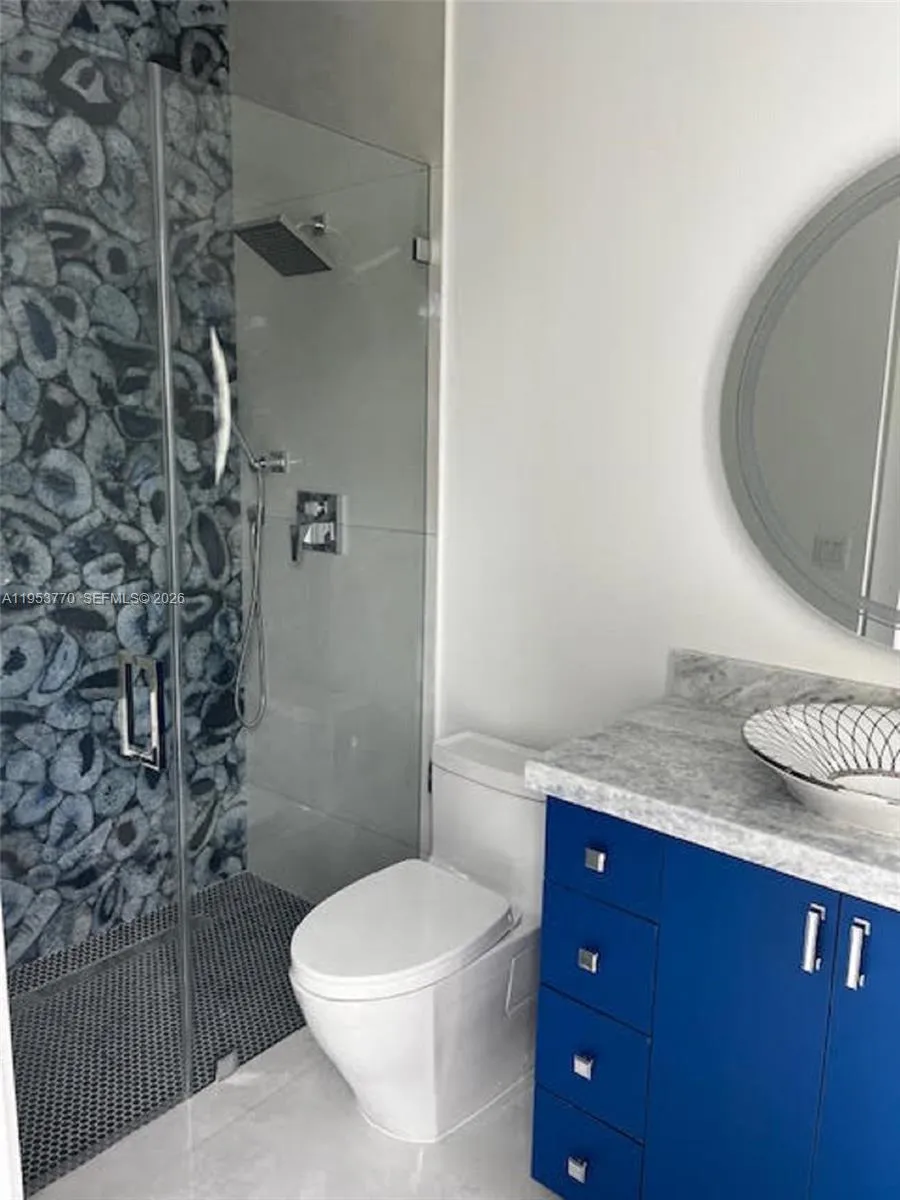 2 Hough Dr Miami Springs, FL 33166