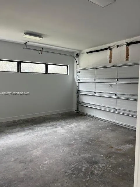 2 Hough Dr Miami Springs, FL 33166