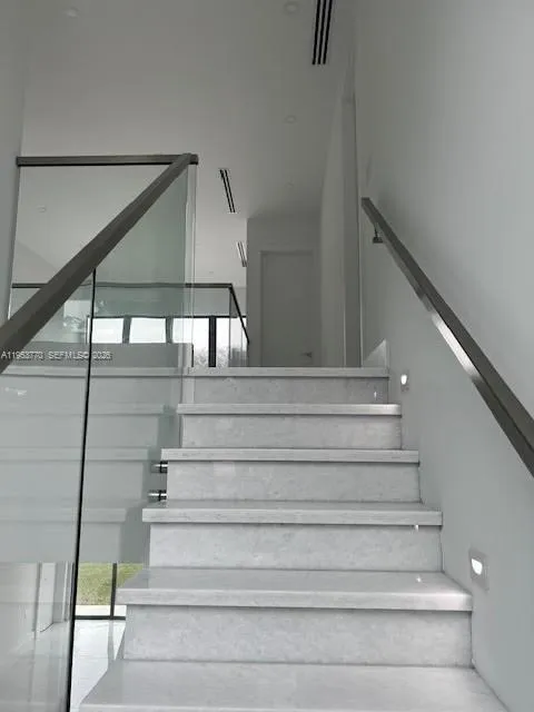 2 Hough Dr Miami Springs, FL 33166