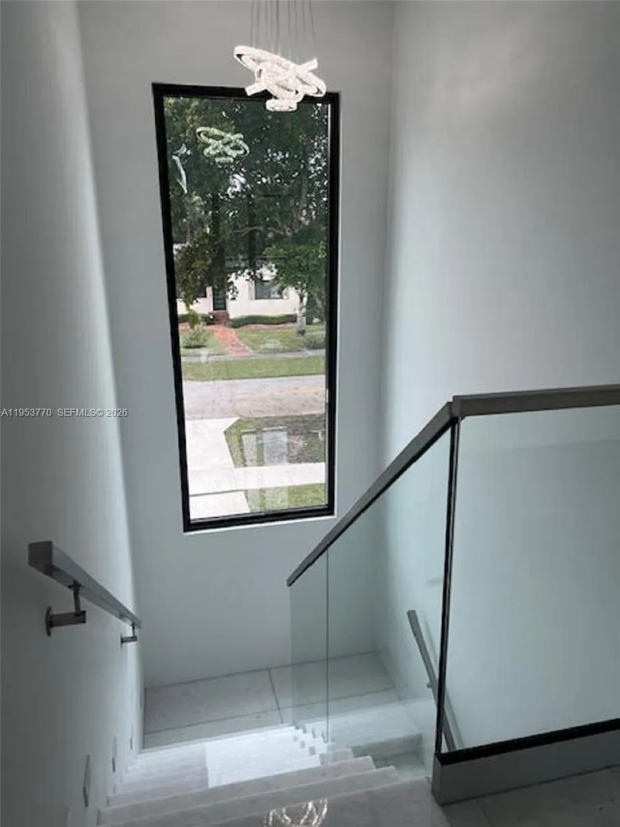 2 Hough Dr Miami Springs, FL 33166