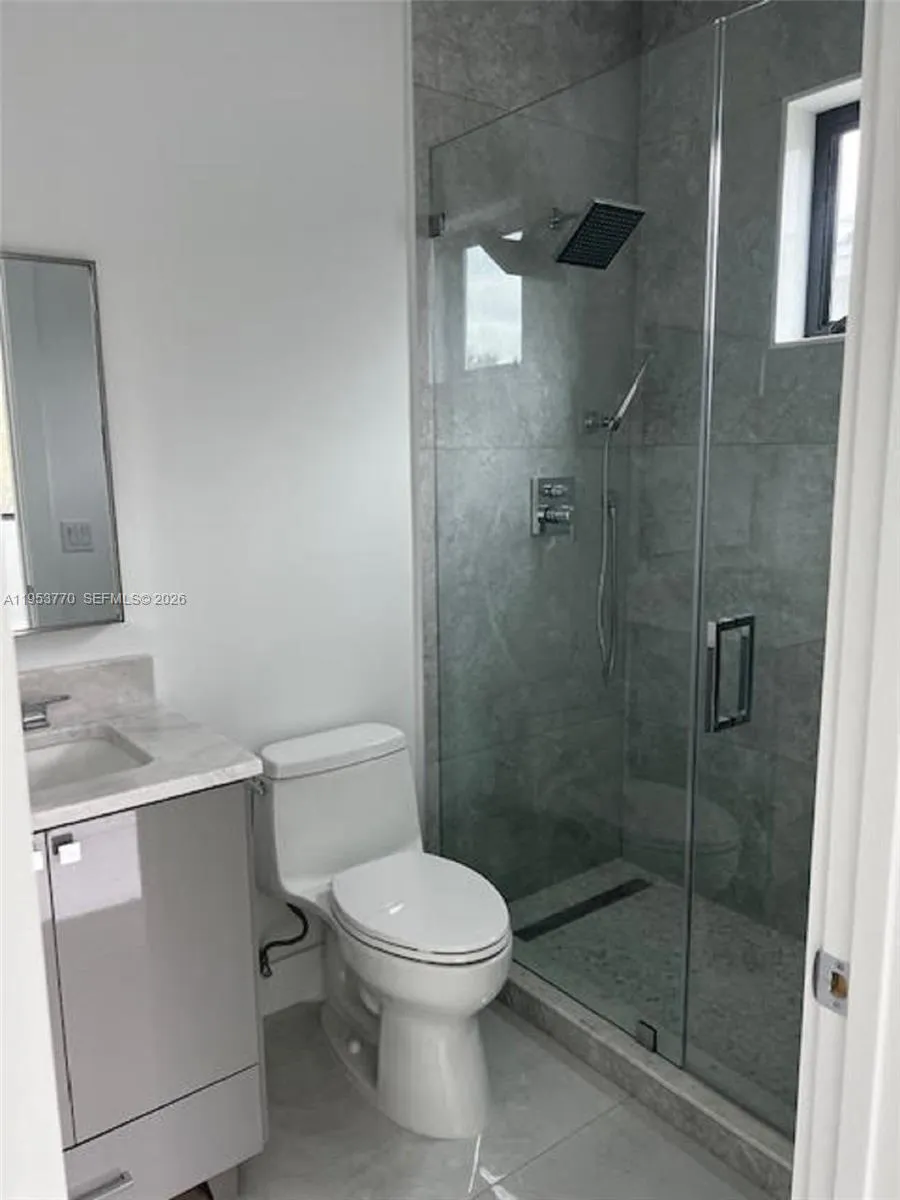 2 Hough Dr Miami Springs, FL 33166