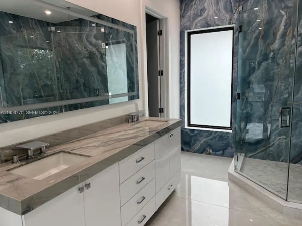 2 Hough Dr Miami Springs, FL 33166