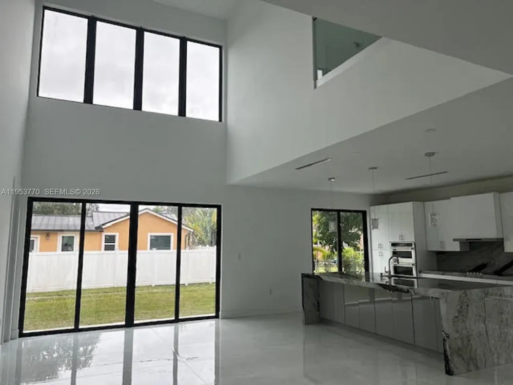 2 Hough Dr Miami Springs, FL 33166