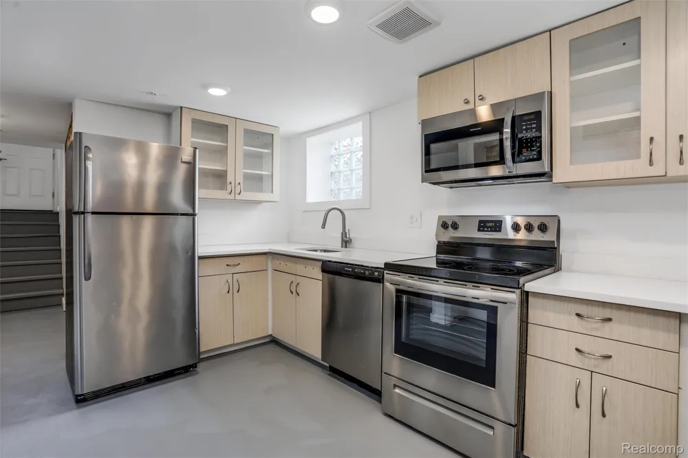 95 E Euclid Street #001