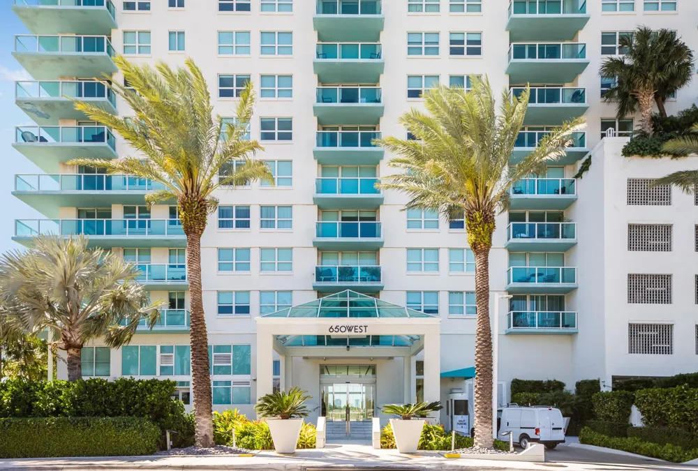 650 West Avenue #2808