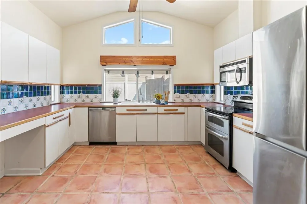9 Ridgewood Circle Wimberley, TX 78676