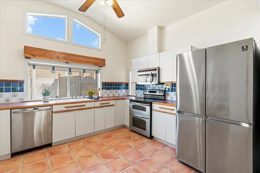 9 Ridgewood Circle Wimberley, TX 78676
