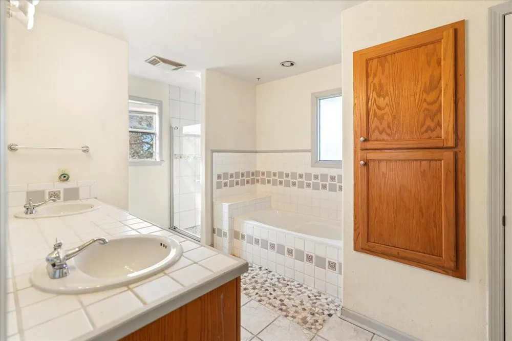 9 Ridgewood Circle Wimberley, TX 78676