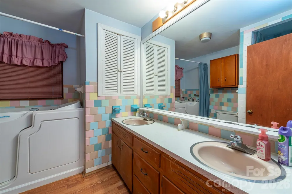 175 & 179 River Lane Canton, NC 28716