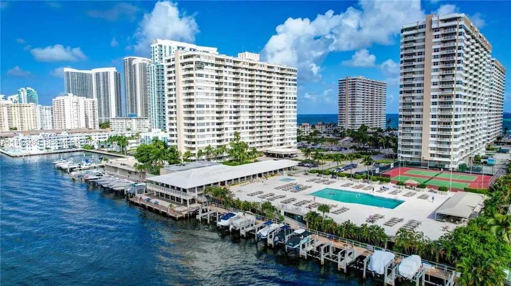 1965 S Ocean Dr #4S Hallandale Beach, FL 33009