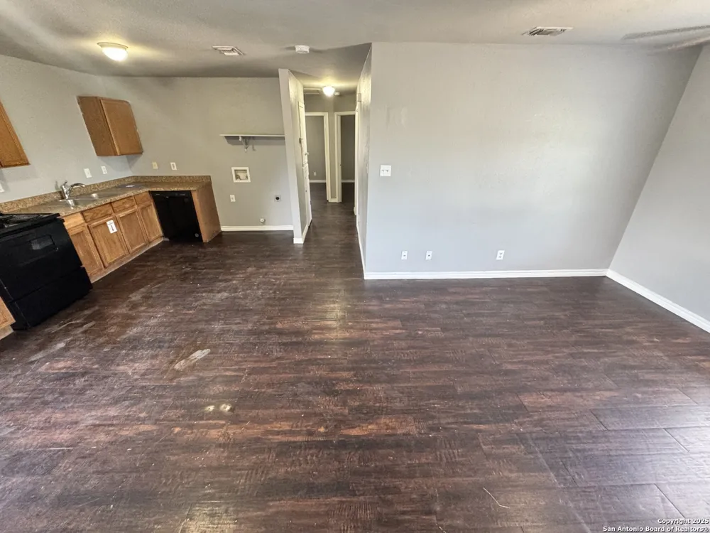 830 W Hutchins Place #11 San Antonio, TX 78221
