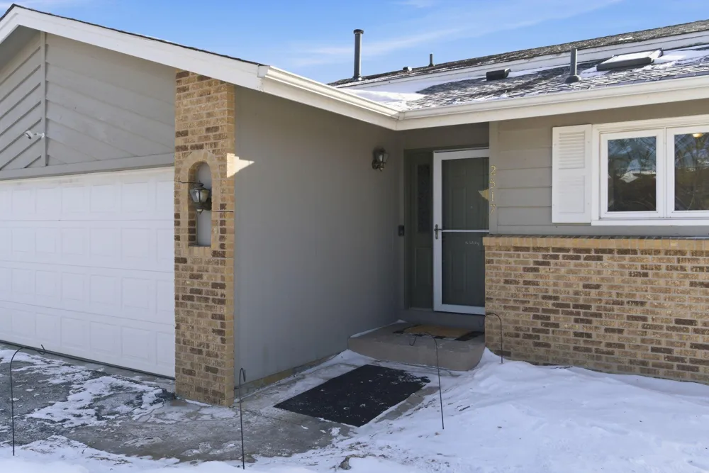 2517 Crestmount Lane