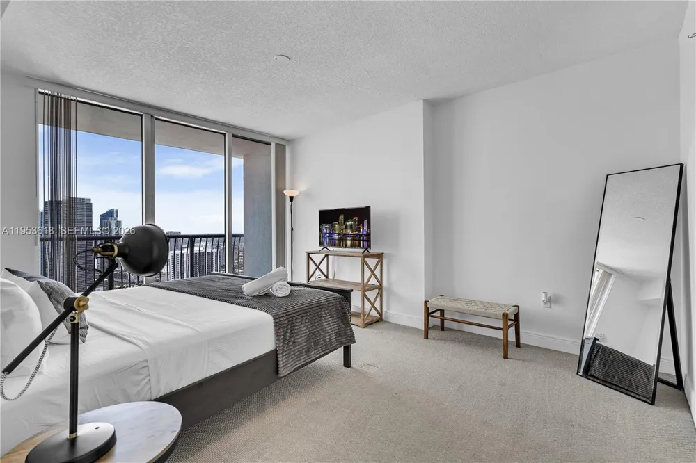 1750 Bayshore Dr #5310 Miami, FL 33132