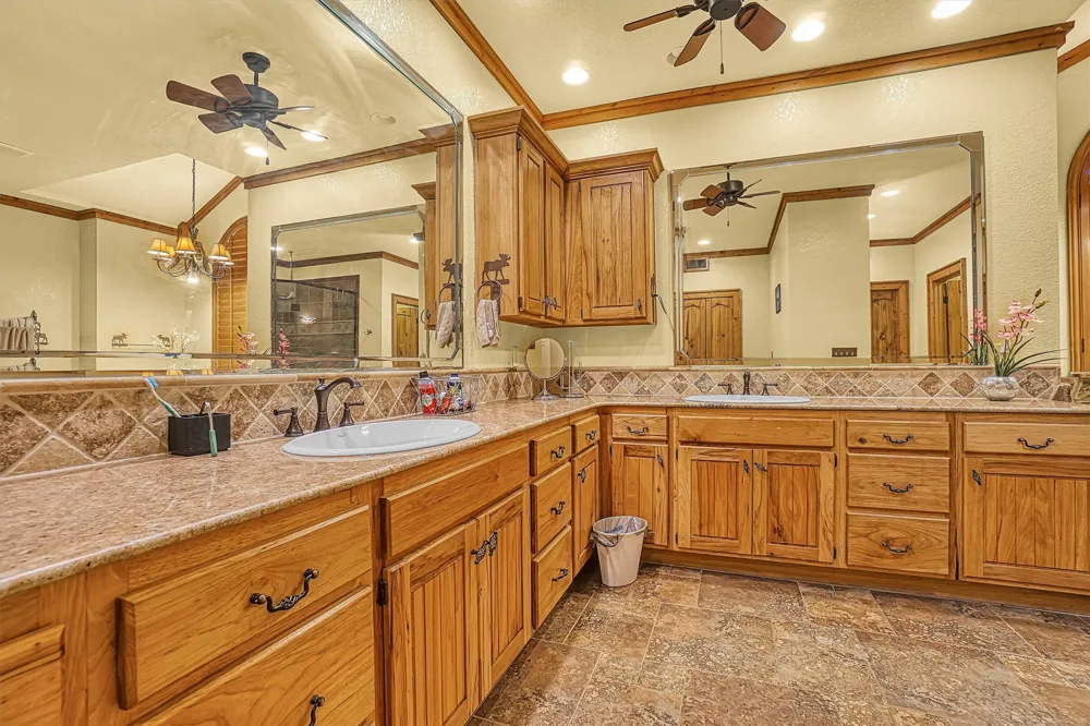 4517 Cottonwood Lane Vernon, TX 76384