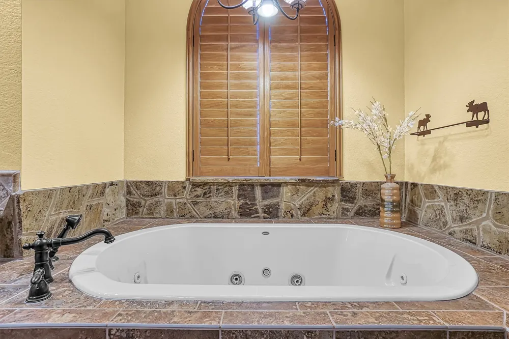 4517 Cottonwood Lane Vernon, TX 76384