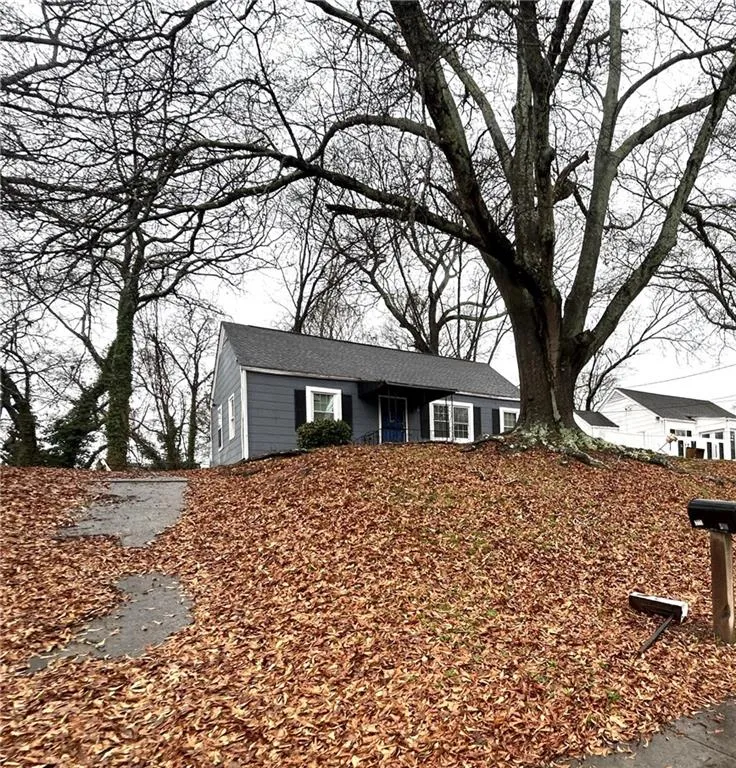 540 Hamilton E Holmes Drive NW