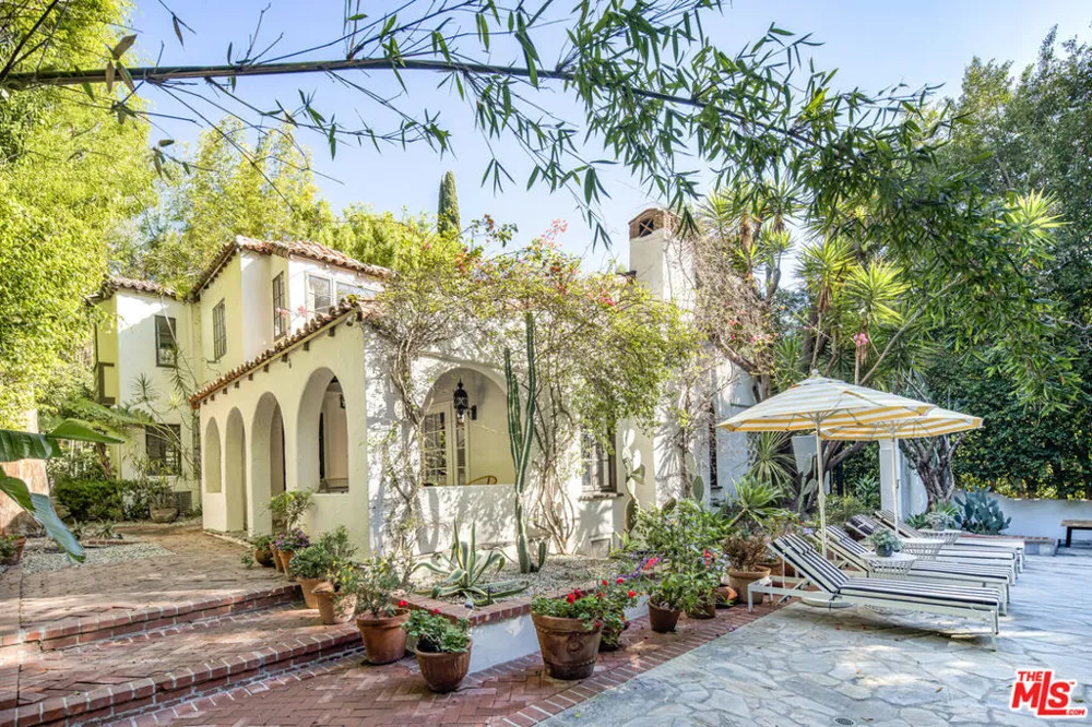 1135 Sunset Vale Avenue