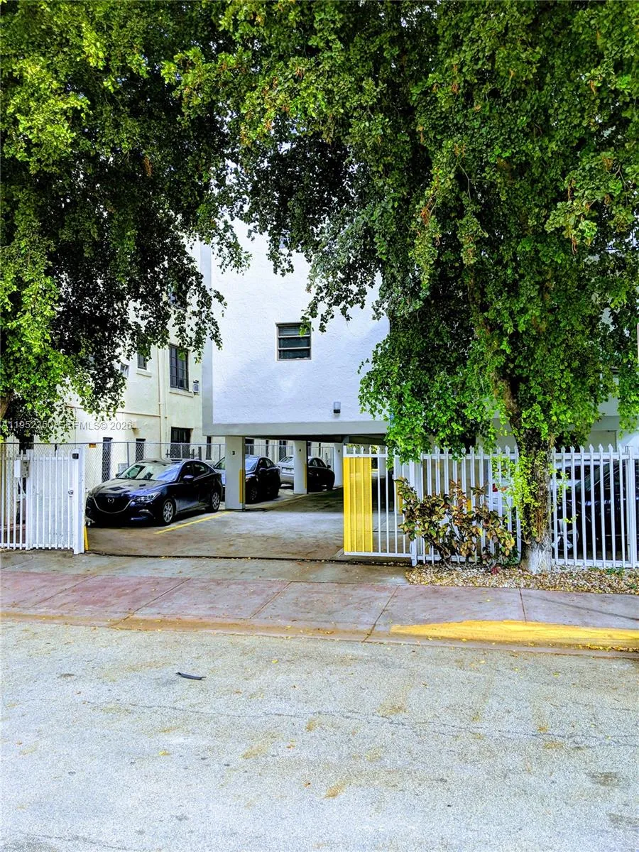 1617 Jefferson Ave #304