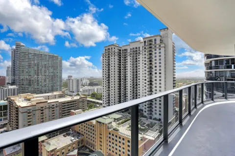 45 SW 9th St #1806