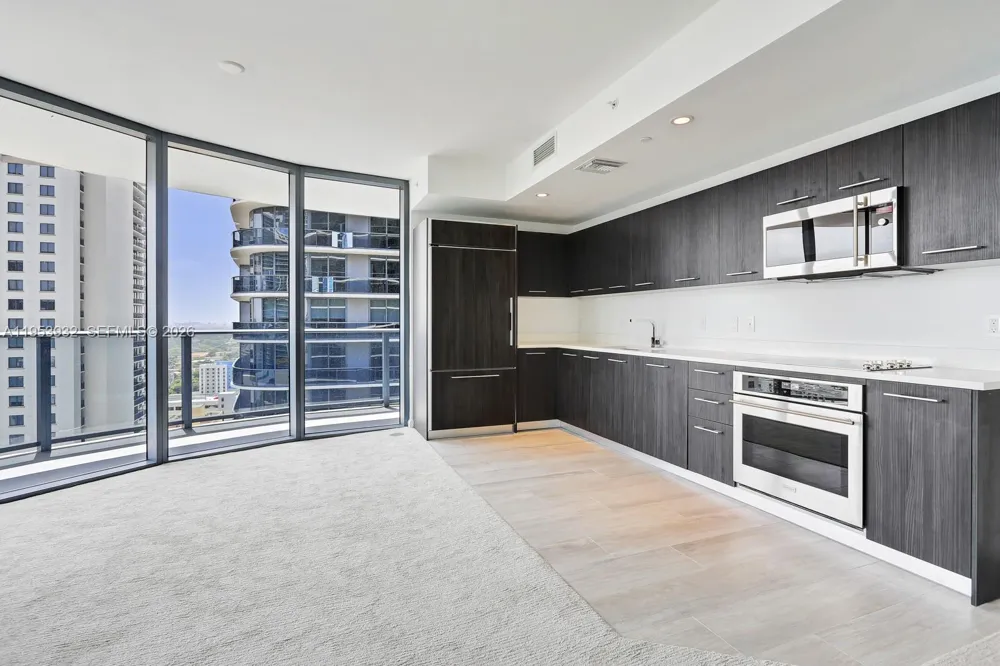 45 SW 9th St #1806 Miami, FL 33130