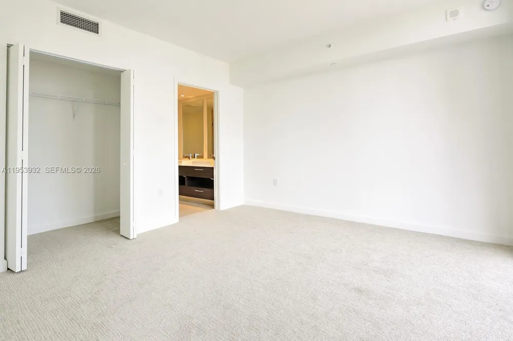 45 SW 9th St #1806 Miami, FL 33130
