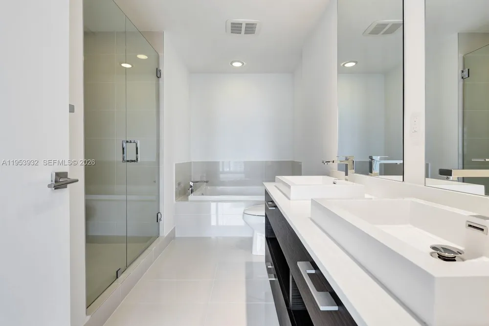 45 SW 9th St #1806 Miami, FL 33130