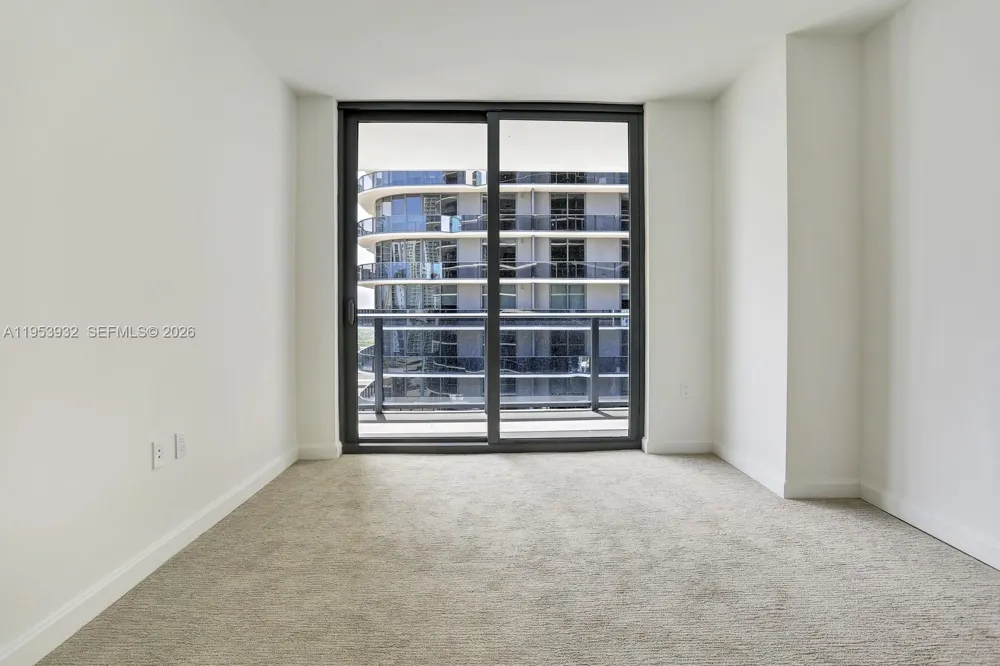 45 SW 9th St #1806 Miami, FL 33130