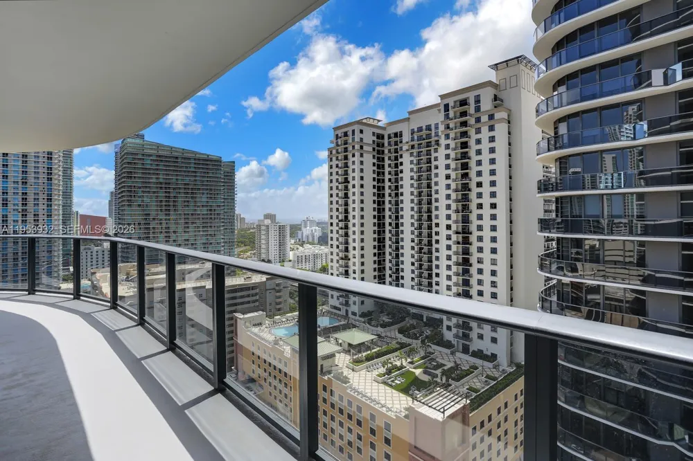45 SW 9th St #1806 Miami, FL 33130