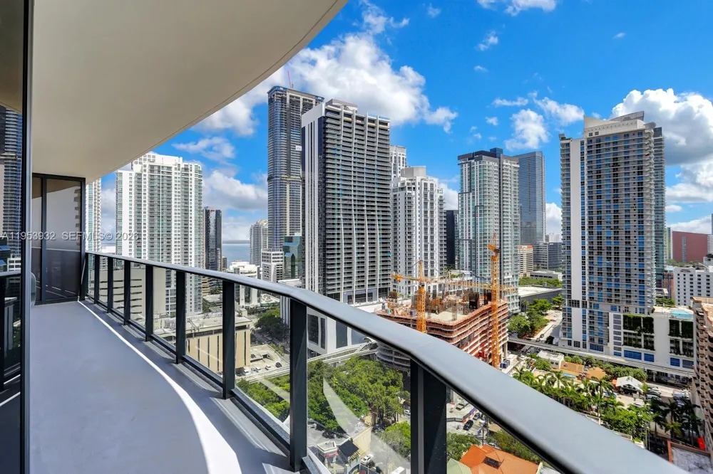 45 SW 9th St #1806 Miami, FL 33130