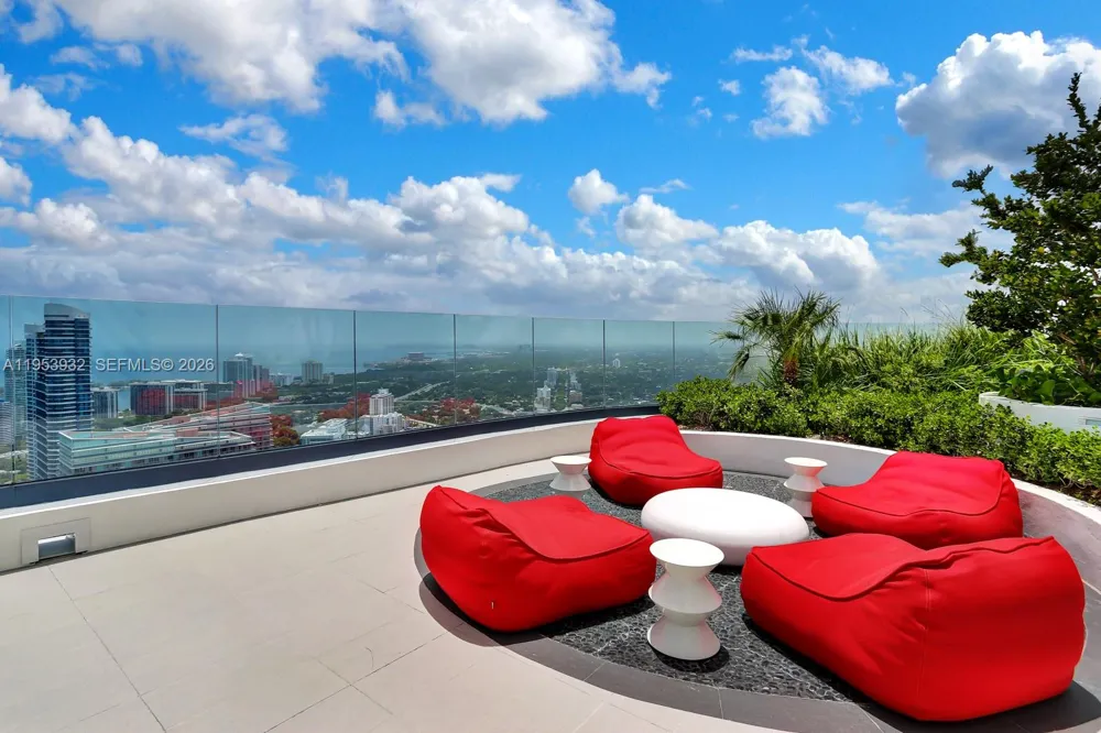 45 SW 9th St #1806 Miami, FL 33130
