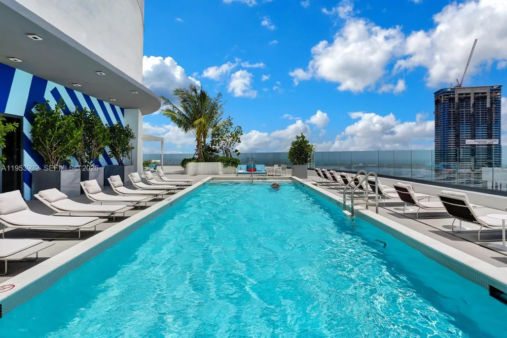 45 SW 9th St #1806 Miami, FL 33130