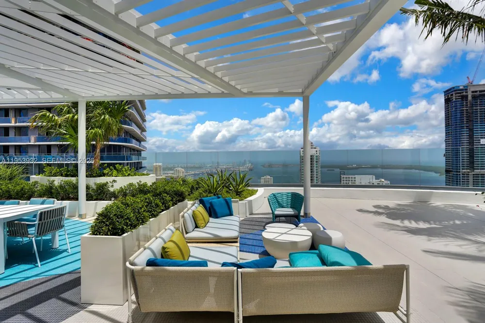 45 SW 9th St #1806 Miami, FL 33130